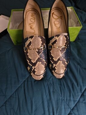 Sam Edelman LORAINE Navy and Beige Snake-Print Loafers